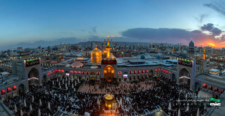 حرم مطهر رضوی در آستانه ماه محرم سیاه‌پوش عزای سیدالشهدا(ع) شد