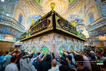 سیاه‌پوشی ضریح مطهر امام حسین(ع) در آستانه ماه محرم