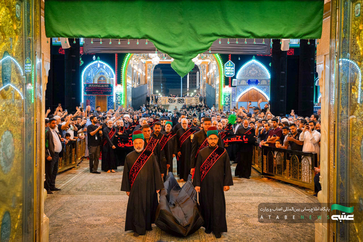 سیاه‌پوشی ضریح مطهر امام حسین(ع) در آستانه ماه محرم