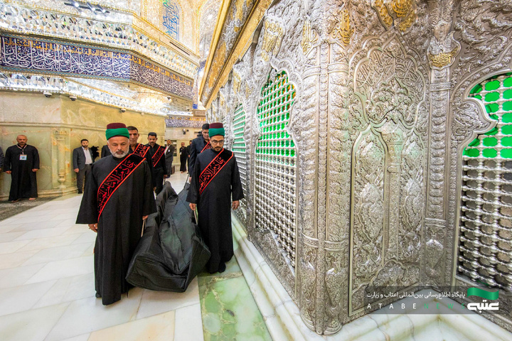 سیاه‌پوشی ضریح مطهر امام حسین(ع) در آستانه ماه محرم