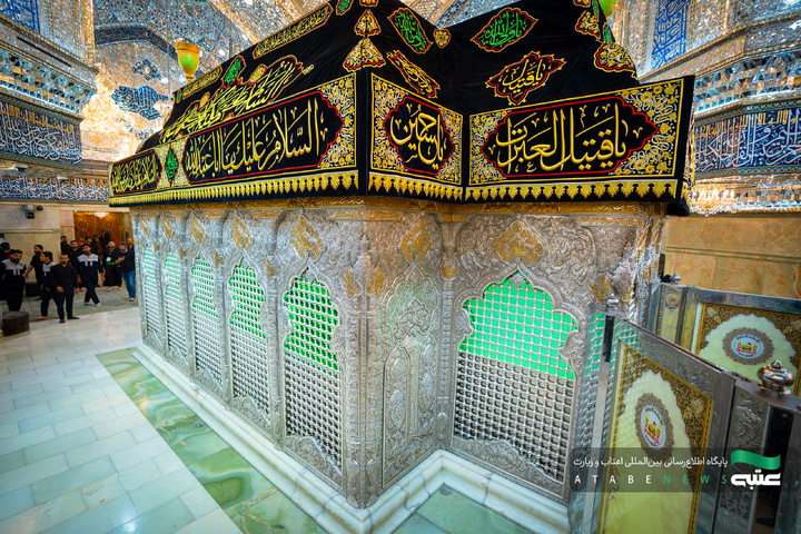 سیاه‌پوشی ضریح مطهر امام حسین(ع) در آستانه ماه محرم