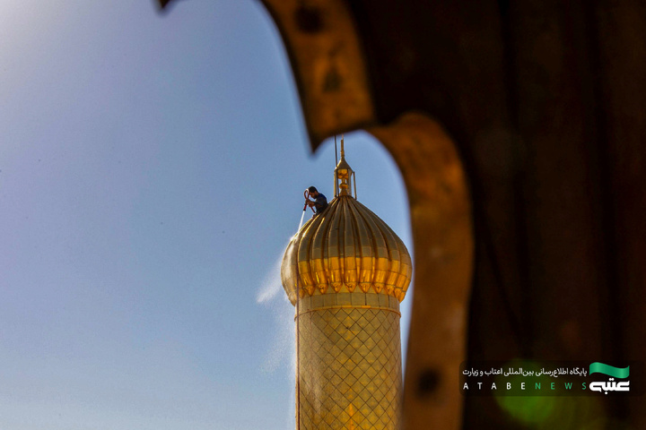 شست‌وشوی گنبد مطهر امام حسین(ع) در آستانه ماه محرم