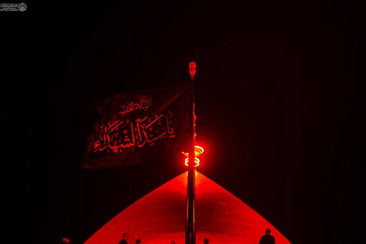 برافراشته شدن پرچم عزای حسینی در حرم مطهر امیرالمؤمنین(ع)