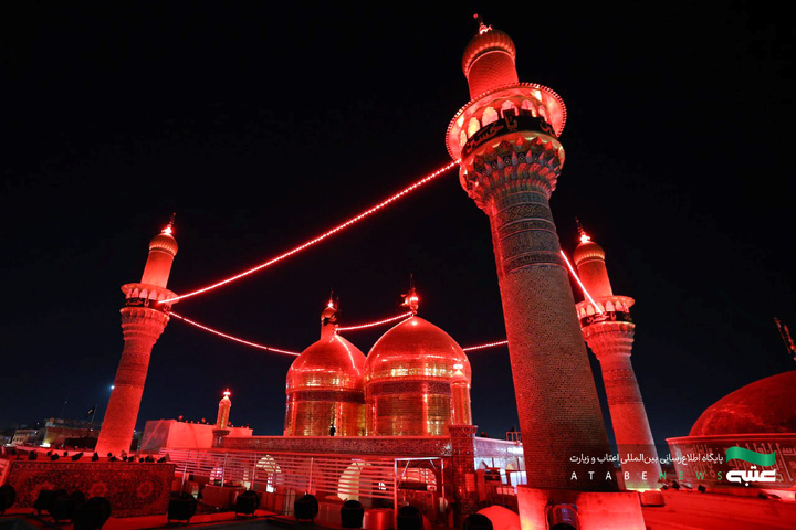 حرم مطهر کاظمین(ع) سیاه‌پوش عزای سیدالشهدا(ع) شد