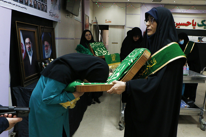 وقتی کودکان بیمار نیز جامه حضرت علی اصغر(ع) به تن کردند