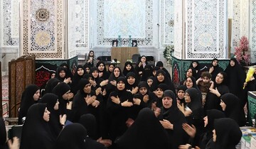 اشک‌های عاشورایی بانوان عرب‌زبان در حرم امام رضا (ع)