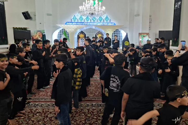 هم نوایی نوجوانان اردو زبان با قاسم بن الحسن (ع) در آیین «احلی من العسل»