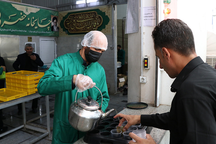 حال‌وهوای معنوی حرم بانوی کرامت در روز تاسوعای حسینی
