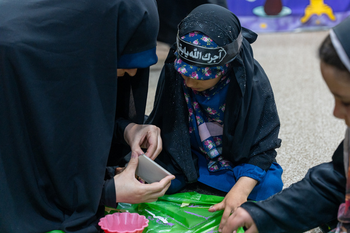 عزاداری کودکان برای امام حسین(ع) در هیئت زیر گنبد طلا
