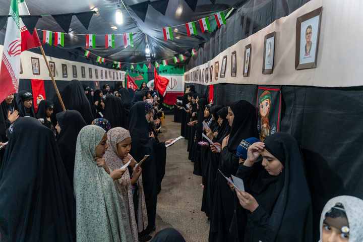 عزاداری کودکان برای امام حسین(ع) در هیئت زیر گنبد طلا