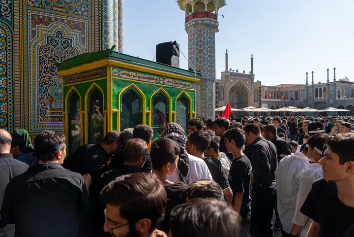 تداعی هروله اسرای کربلا در عصر عاشورا توسط هیئت چهل اختران قم