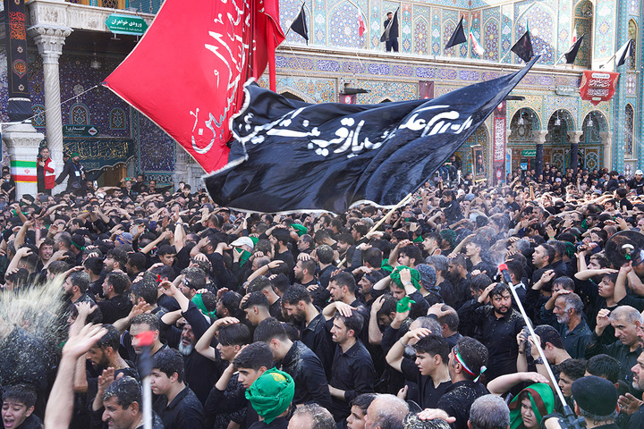 تداعی هروله اسرای کربلا در عصر عاشورا توسط هیئت چهل اختران قم