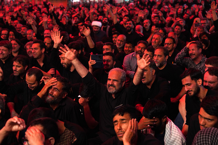 مقتل خوانی ظهر عاشورا در حرم مطهر بانوی کرامت