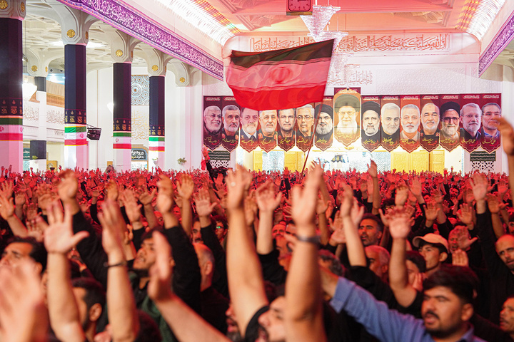 مقتل خوانی ظهر عاشورا در حرم مطهر بانوی کرامت