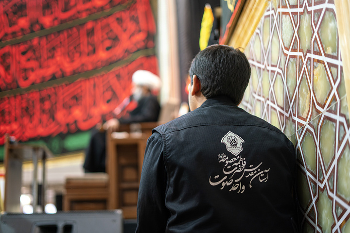تلاش خادمان حرم حضرت معصومه (س) در میزبانی از عزاداران اباعبدالله(ع)