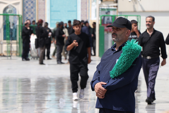 تلاش خادمان حرم حضرت معصومه (س) در میزبانی از عزاداران اباعبدالله(ع)