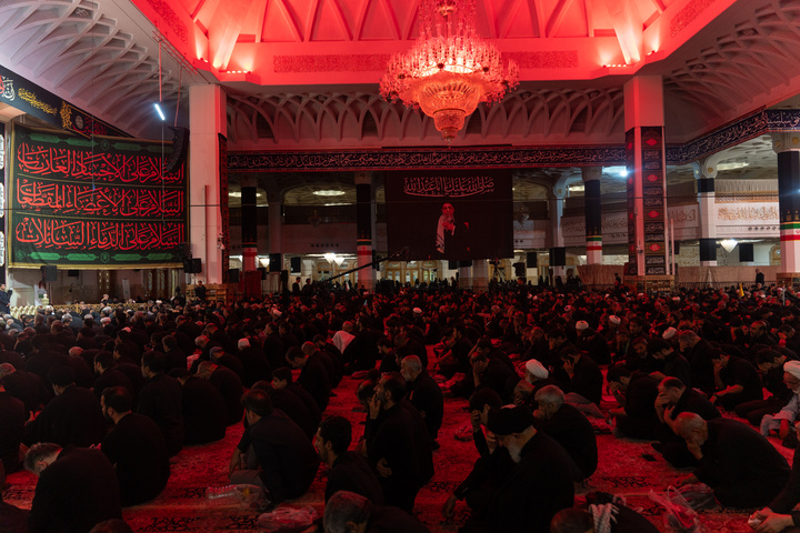 عزاداری زائران حرم حضرت معصومه (س) در شام غریبان امام حسین (ع)