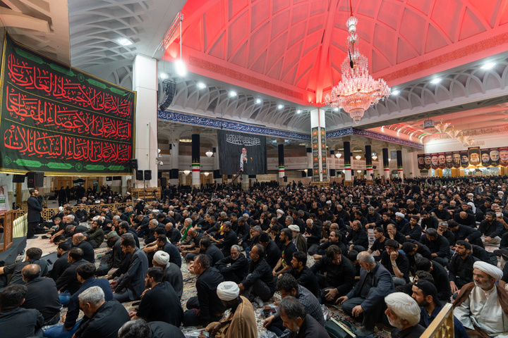 عزاداری زائران حرم حضرت معصومه (س) در شام غریبان امام حسین (ع)