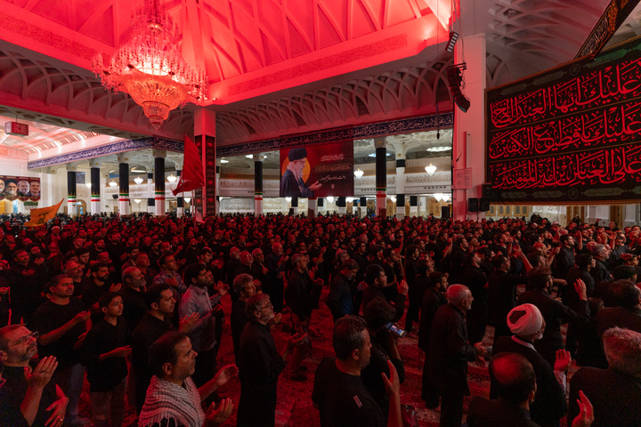 عزاداری زائران حرم حضرت معصومه (س) در شام غریبان امام حسین (ع)
