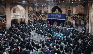 دل‌ها در حسینیه ایران به کربلا پیوند می‌خورد