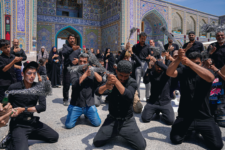 عزاداری روز عاشورای حسینی در حرم مطهر رضوی