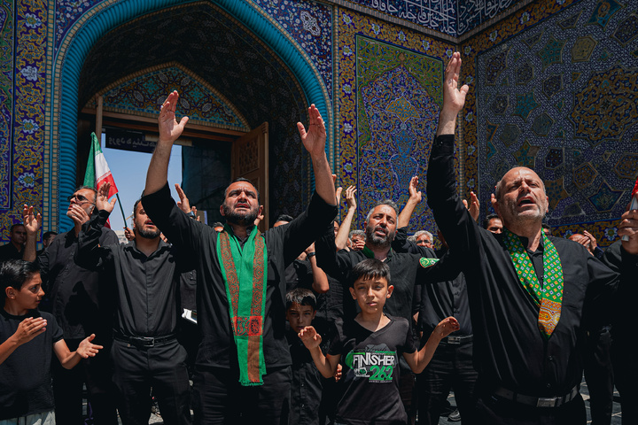 عزاداری روز عاشورای حسینی در حرم مطهر رضوی