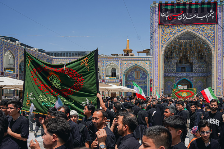 عزاداری روز عاشورای حسینی در حرم مطهر رضوی