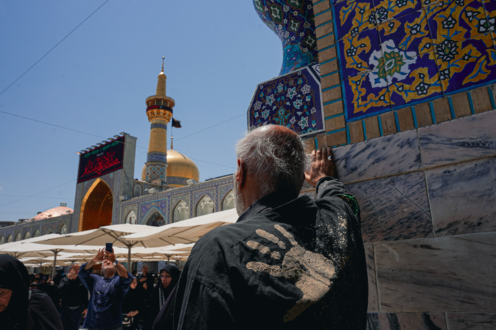 عزاداری روز عاشورای حسینی در حرم مطهر رضوی