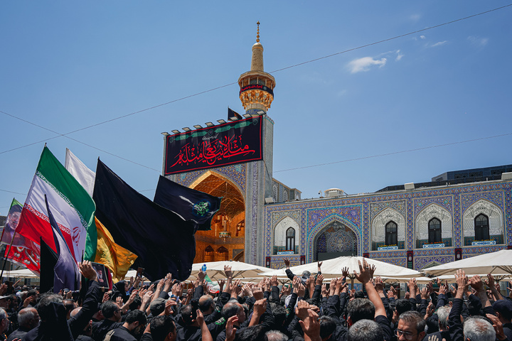 عزاداری روز عاشورای حسینی در حرم مطهر رضوی