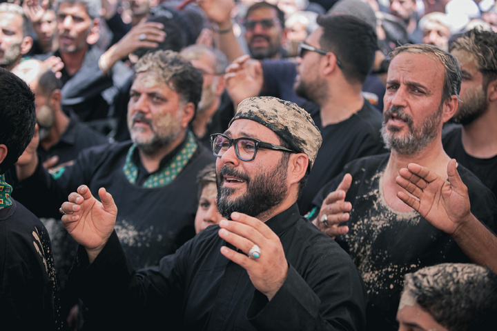 عزاداری روز عاشورای حسینی در حرم مطهر رضوی