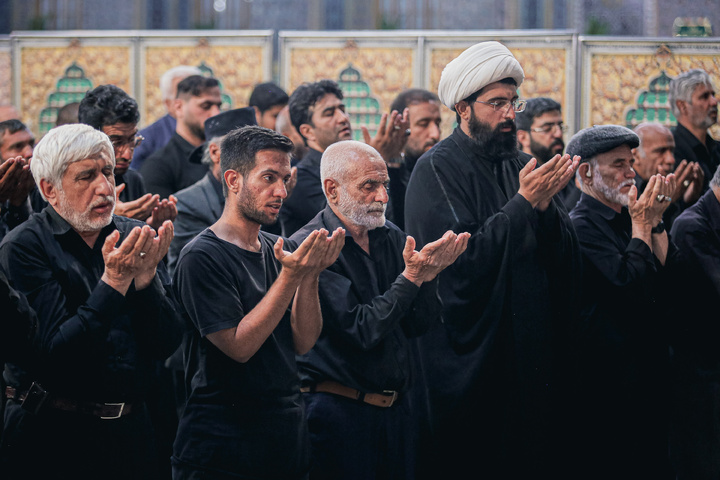 عزاداری روز عاشورای حسینی در حرم مطهر رضوی