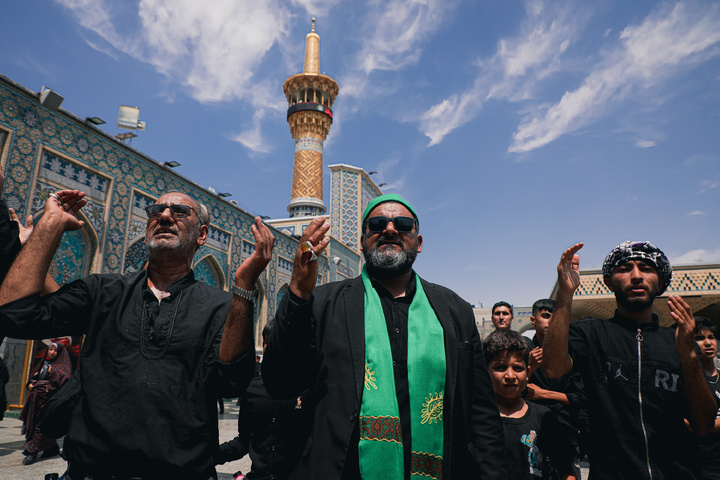 عزاداری روز عاشورای حسینی در حرم مطهر رضوی