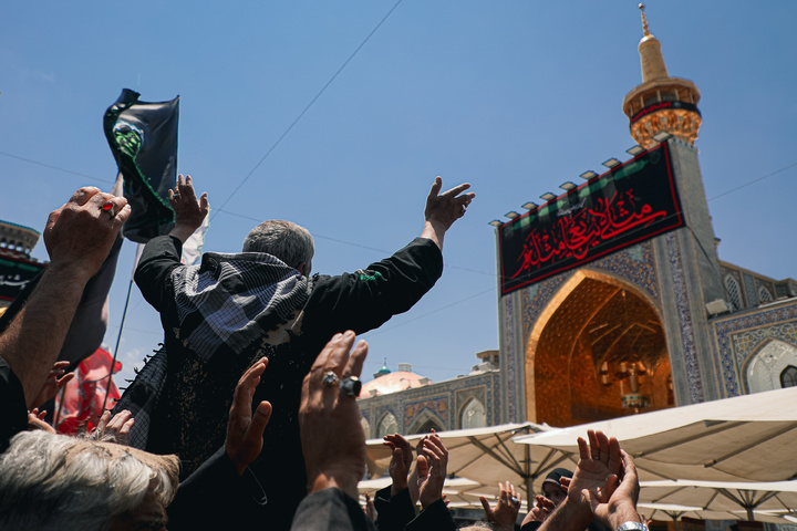 عزاداری روز عاشورای حسینی در حرم مطهر رضوی