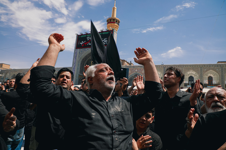 عزاداری روز عاشورای حسینی در حرم مطهر رضوی