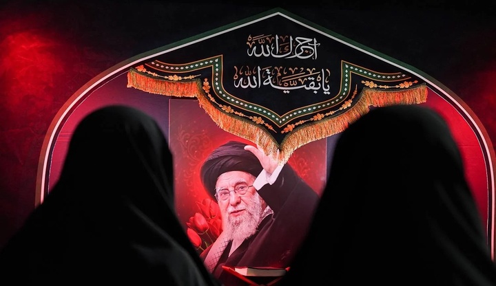 اینجا اشک‌ها قرآن می‌خوانند