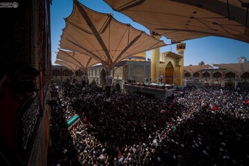 وداع عاشقان با پیکر مطهر رهبر شهید انقلاب در حریم علوی