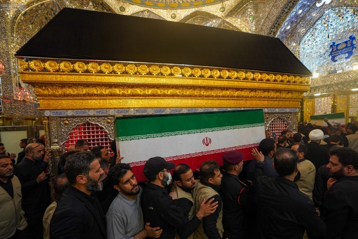 تشییع پیکر خانواده رهبر شهید در حرم امیرالمؤمنین(علیه السلام)
