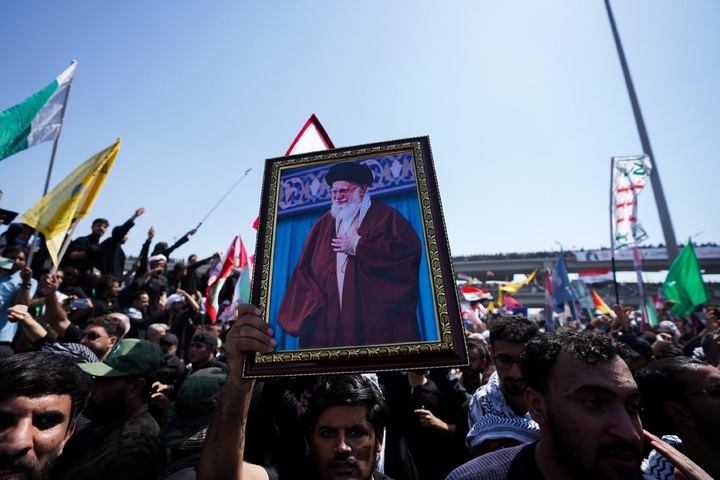 تشییع باشکوه رهبر شهید انقلاب در نجف اشرف