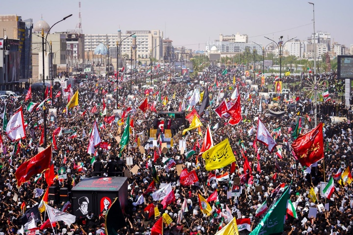 تشییع باشکوه رهبر شهید انقلاب در نجف اشرف