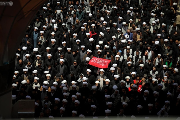 وداع عاشقان با پیکر مطهر رهبر شهید انقلاب در حریم علوی