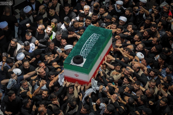 وداع عاشقان با پیکر مطهر رهبر شهید انقلاب در حریم علوی