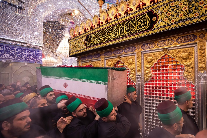وداع باشکوه عاشقان با پیکر مطهر رهبر شهید انقلاب در کربلای معلی