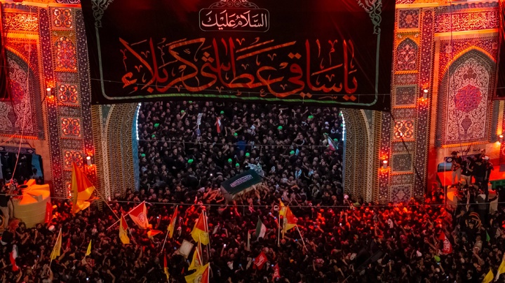 وداع باشکوه عاشقان با پیکر مطهر رهبر شهید انقلاب در کربلای معلی