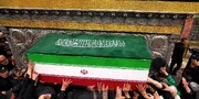 طواف پیکر رهبر شهید انقلاب در روضه منوره امام رضا (ع)
