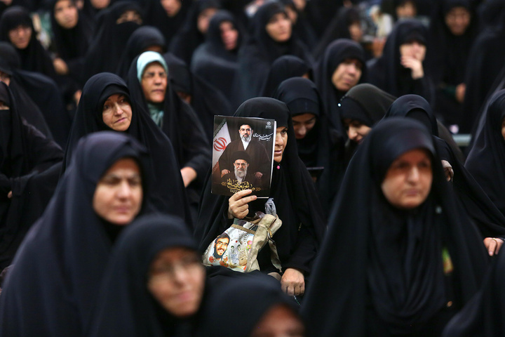 عزاداری بانوان فاطمی در سوگ رهبر شهید ایران