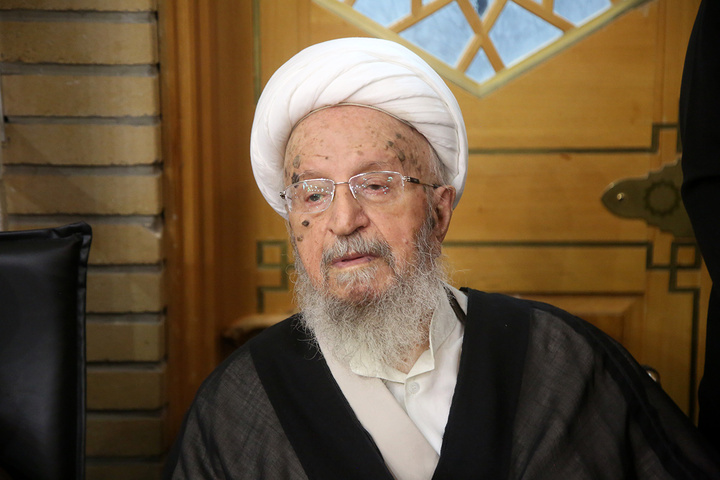 بزرگداشت رهبر شهید از سوی آیت‌الله مکارم شیرازی در حرم مطهر