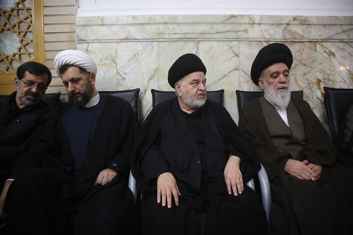 بزرگداشت رهبر شهید از سوی آیت‌الله مکارم شیرازی در حرم مطهر