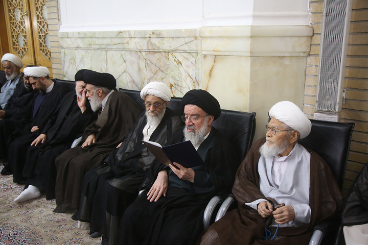 بزرگداشت رهبر شهید از سوی آیت‌الله مکارم شیرازی در حرم مطهر