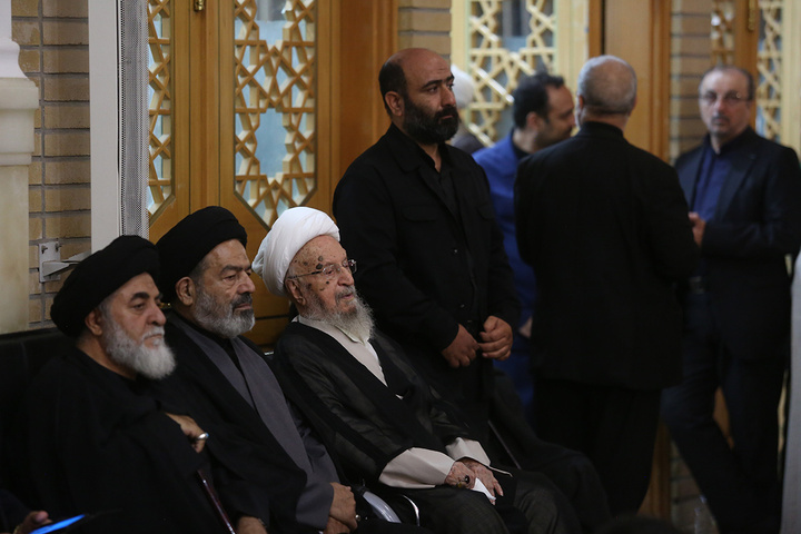 بزرگداشت رهبر شهید از سوی آیت‌الله مکارم شیرازی در حرم مطهر