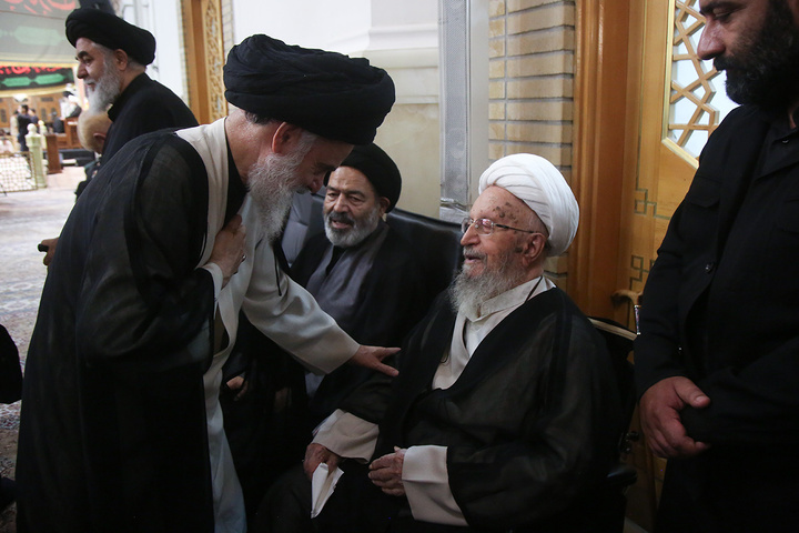 بزرگداشت رهبر شهید از سوی آیت‌الله مکارم شیرازی در حرم مطهر